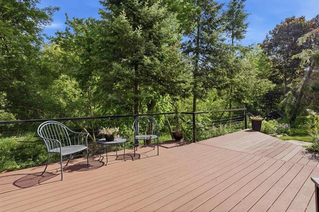 312 River Wood Bend, Deforest, WI 53532