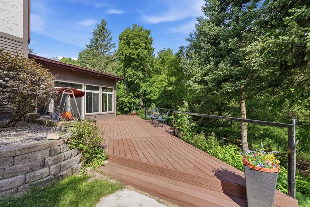 312 River Wood Bend, Deforest, WI 53532