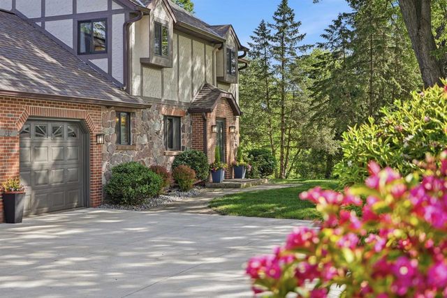 312 River Wood Bend, Deforest, WI 53532