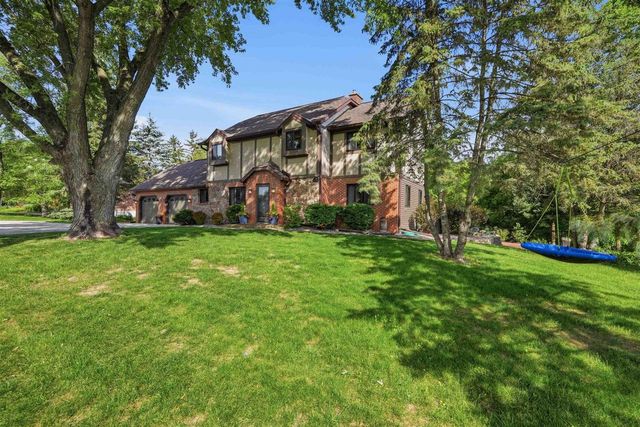 312 River Wood Bend, Deforest, WI 53532