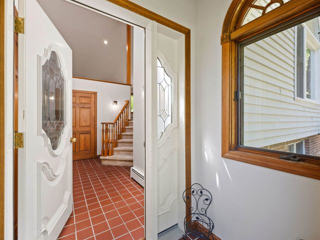 19 Wedgewood Drive, Londonderry, NH 03053