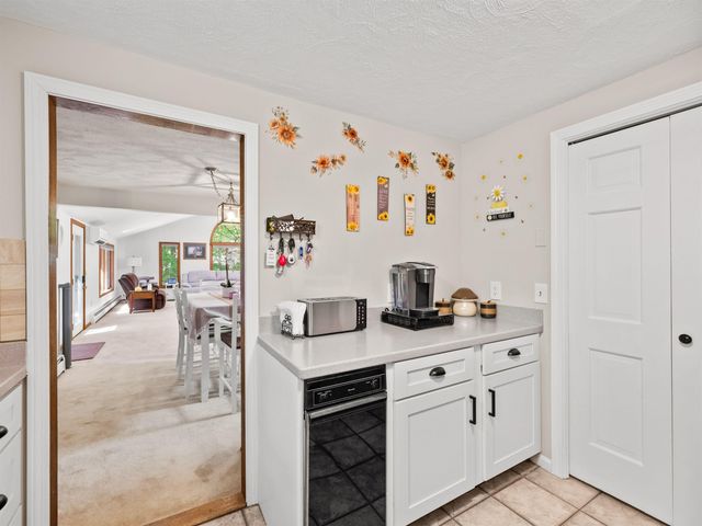 19 Wedgewood Drive, Londonderry, NH 03053