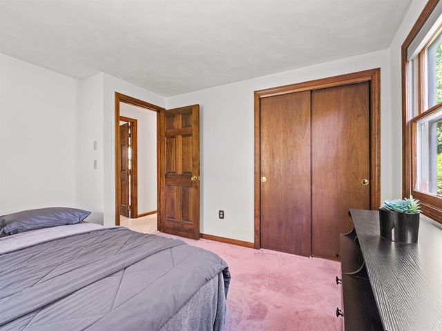 19 Wedgewood Drive, Londonderry, NH 03053