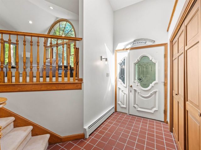 19 Wedgewood Drive, Londonderry, NH 03053