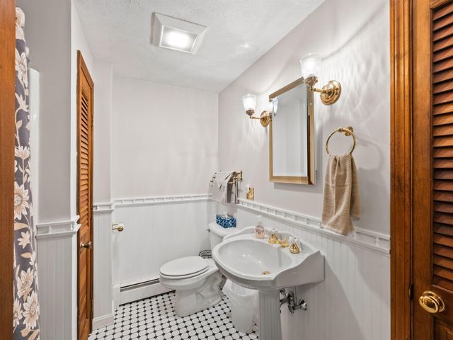 19 Wedgewood Drive, Londonderry, NH 03053