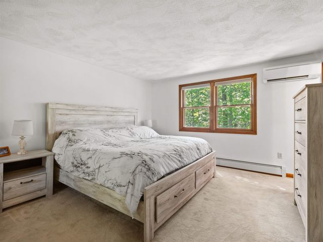 19 Wedgewood Drive, Londonderry, NH 03053