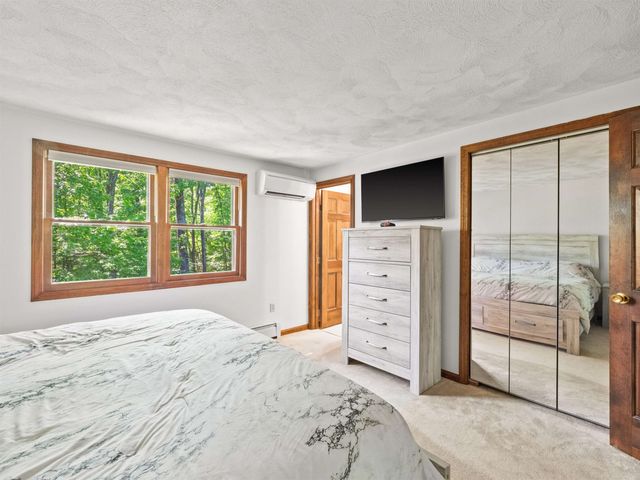 19 Wedgewood Drive, Londonderry, NH 03053