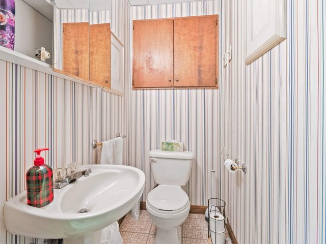19 Wedgewood Drive, Londonderry, NH 03053