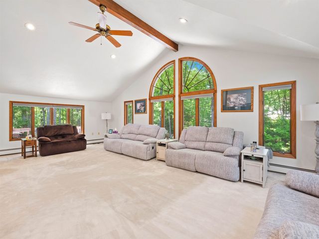 19 Wedgewood Drive, Londonderry, NH 03053