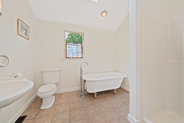 8 Winthrop Ave, Duxbury, MA 02332