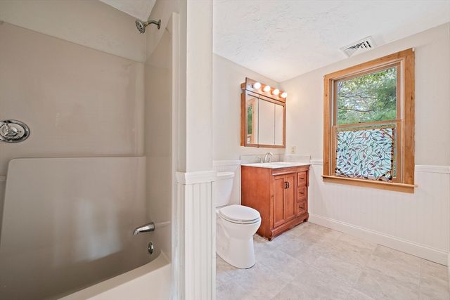 8 Winthrop Ave, Duxbury, MA 02332