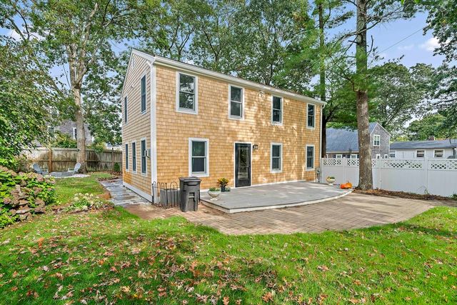 8 Winthrop Ave, Duxbury, MA 02332