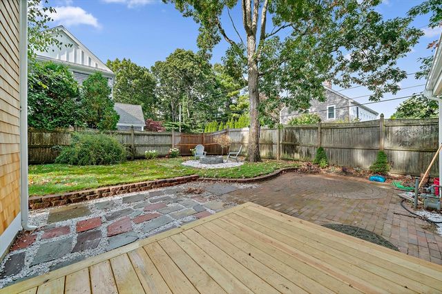 8 Winthrop Ave, Duxbury, MA 02332