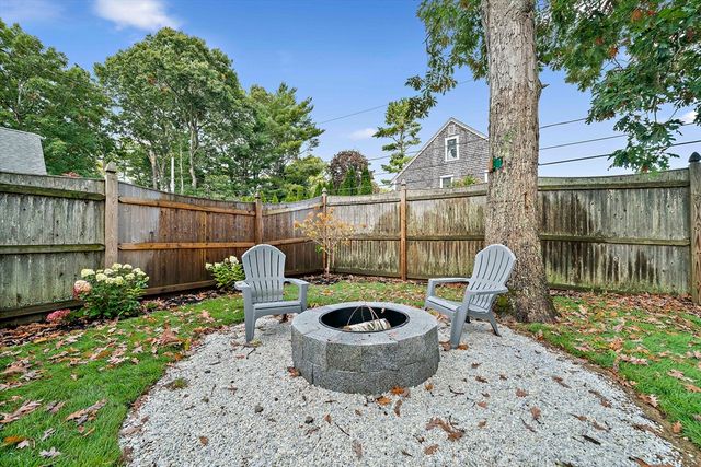 8 Winthrop Ave, Duxbury, MA 02332