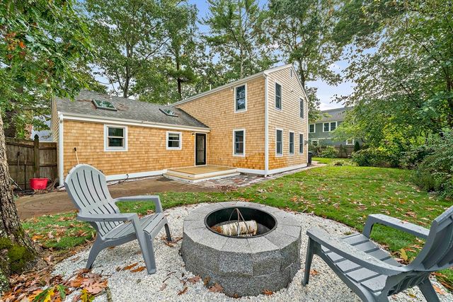 8 Winthrop Ave, Duxbury, MA 02332