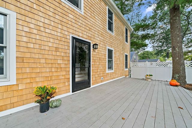 8 Winthrop Ave, Duxbury, MA 02332