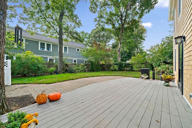 8 Winthrop Ave, Duxbury, MA 02332