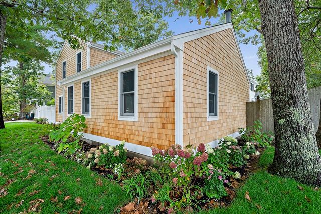 8 Winthrop Ave, Duxbury, MA 02332