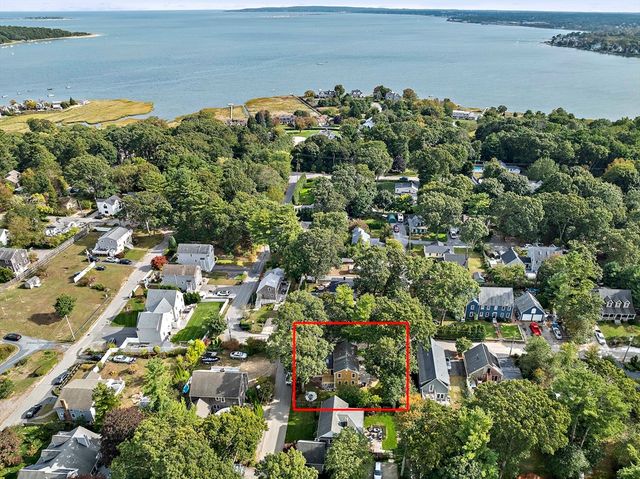8 Winthrop Ave, Duxbury, MA 02332