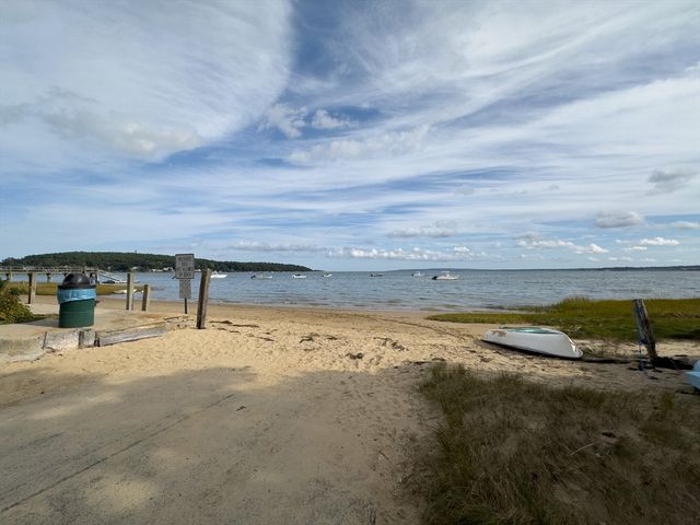 8 Winthrop Ave, Duxbury, MA 02332
