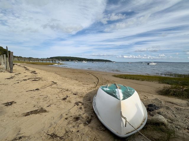 8 Winthrop Ave, Duxbury, MA 02332