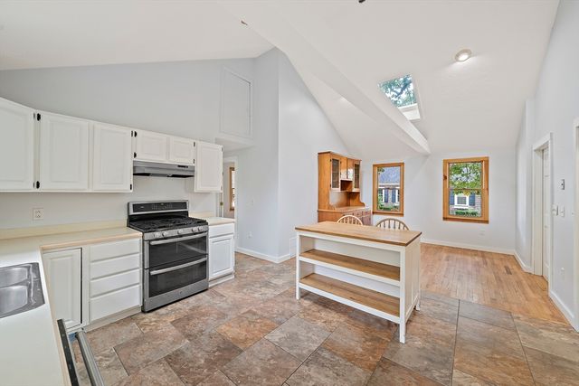 8 Winthrop Ave, Duxbury, MA 02332