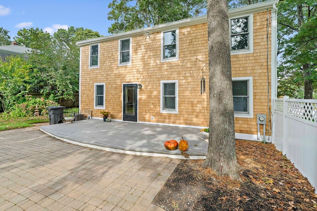 8 Winthrop Ave, Duxbury, MA 02332