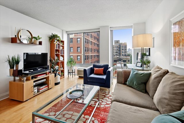 450 W Briar Place 8N, Chicago, IL 60657