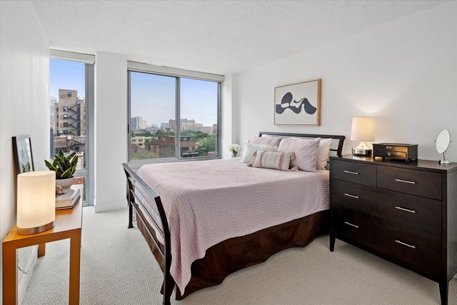 450 W Briar Place 8N, Chicago, IL 60657