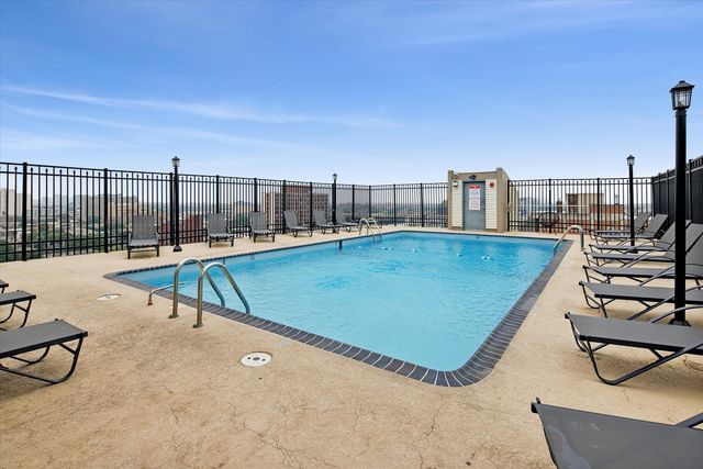450 W Briar Place 8N, Chicago, IL 60657