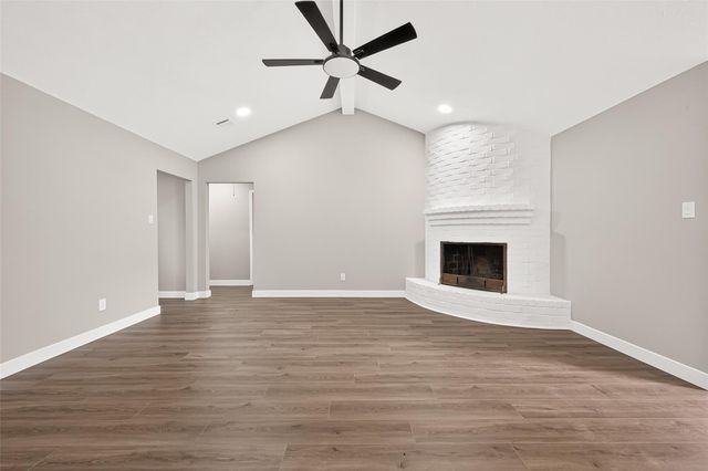 338 Coach Lamp Lane, Houston, TX 77060