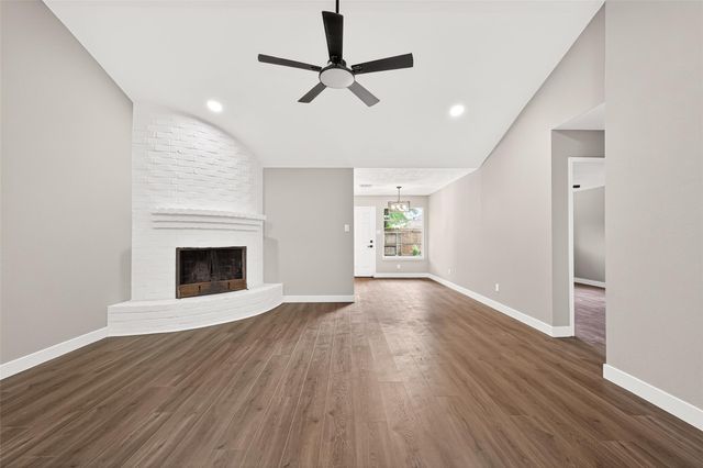 338 Coach Lamp Lane, Houston, TX 77060