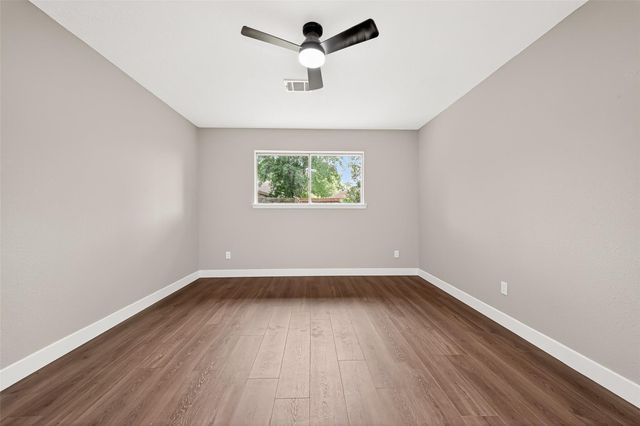 338 Coach Lamp Lane, Houston, TX 77060