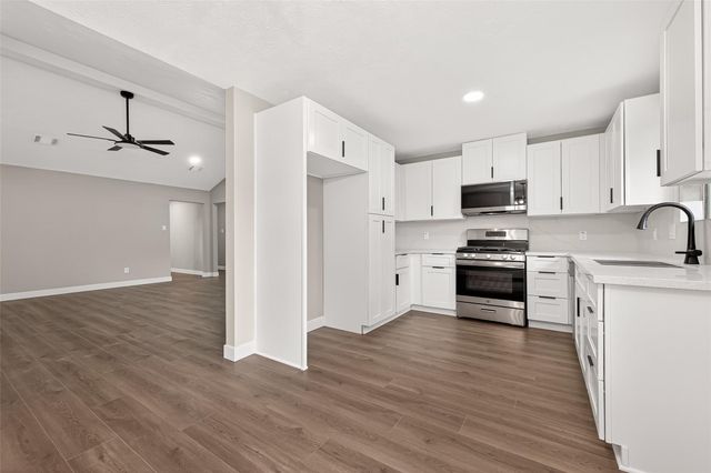 338 Coach Lamp Lane, Houston, TX 77060