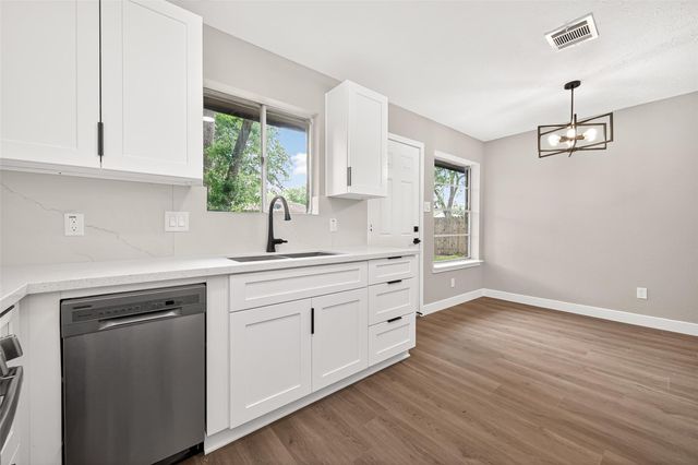 338 Coach Lamp Lane, Houston, TX 77060