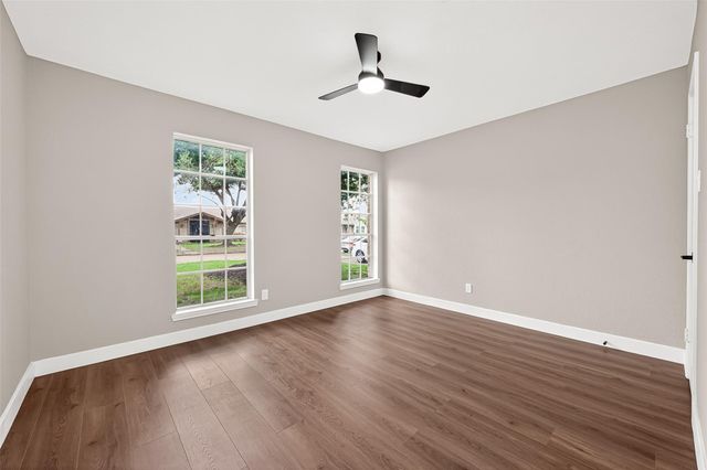 338 Coach Lamp Lane, Houston, TX 77060