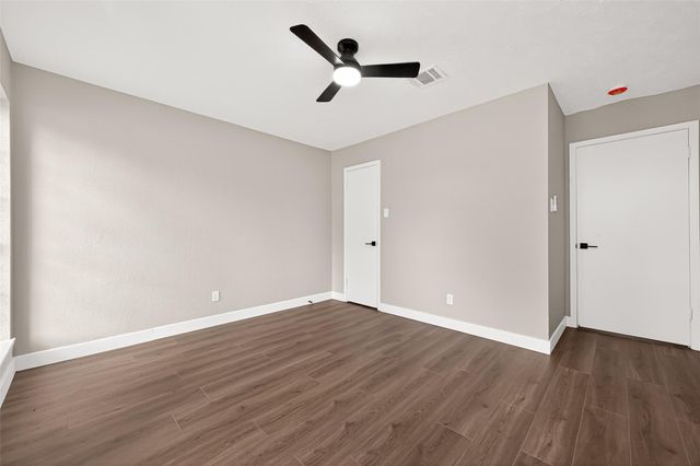 338 Coach Lamp Lane, Houston, TX 77060