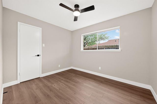 338 Coach Lamp Lane, Houston, TX 77060