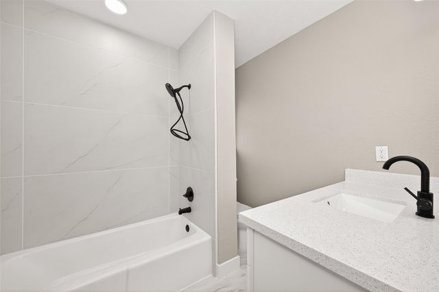 338 Coach Lamp Lane, Houston, TX 77060