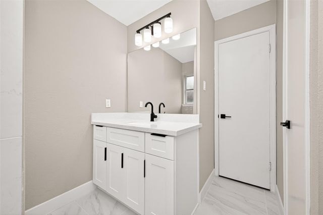 338 Coach Lamp Lane, Houston, TX 77060