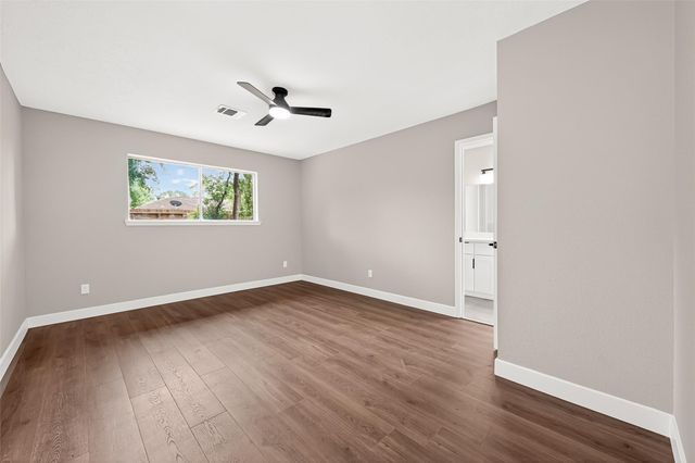 338 Coach Lamp Lane, Houston, TX 77060