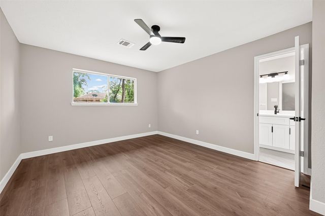 338 Coach Lamp Lane, Houston, TX 77060