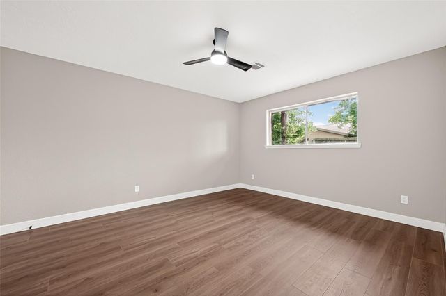 338 Coach Lamp Lane, Houston, TX 77060