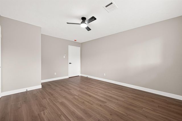 338 Coach Lamp Lane, Houston, TX 77060