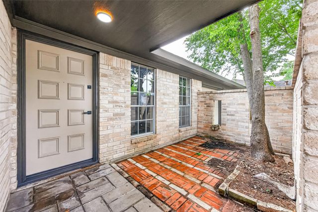 338 Coach Lamp Lane, Houston, TX 77060