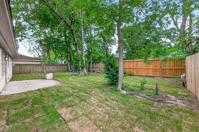 338 Coach Lamp Lane, Houston, TX 77060