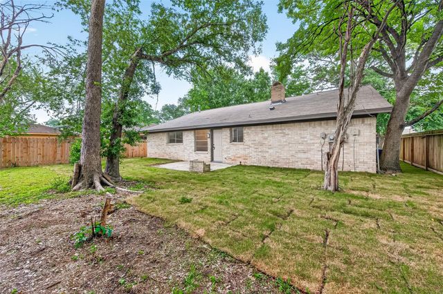 338 Coach Lamp Lane, Houston, TX 77060