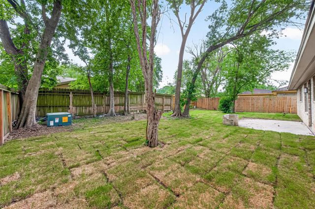 338 Coach Lamp Lane, Houston, TX 77060