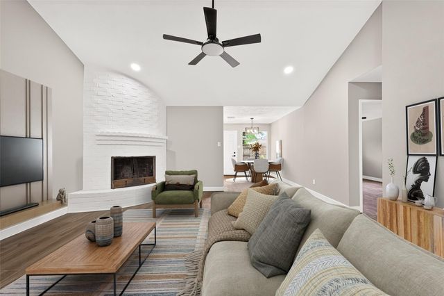 338 Coach Lamp Lane, Houston, TX 77060