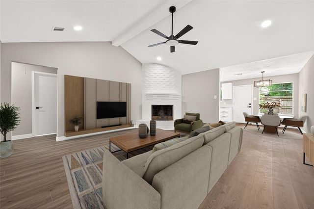 338 Coach Lamp Lane, Houston, TX 77060